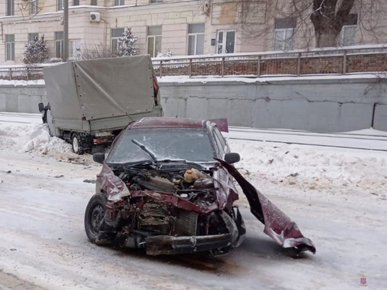 В Волгограде в ДТП пострадал водитель иномарки