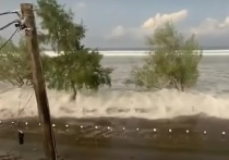 Вызванное извержением вулкана в полинезийском государстве Тонга цунами, обрушилось на побережье Японии