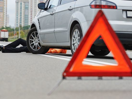 Автомобиль сбил 64-летнего пешехода в центре в Калининграде
