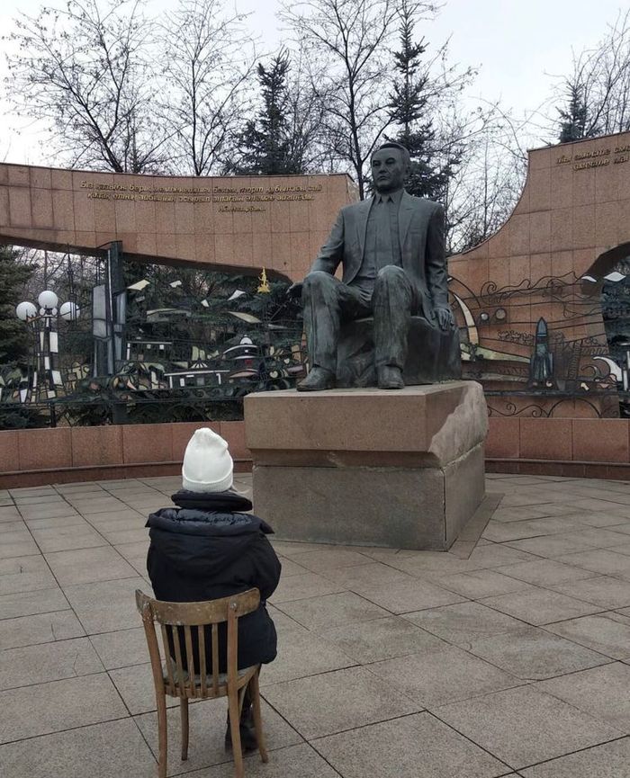 Опубликованы кадры уничтожения "следов" Назарбаева в Алма-Ате