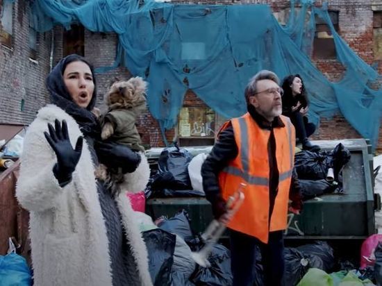 Сергей Шнуров высмеял работу Смольного в песне про «мусорное биеннале» в Петербурге