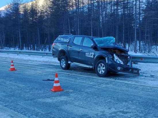 Два человека погибли на трассе Якутск-Магадан: пикап столкнулся на встречке с грузовиком