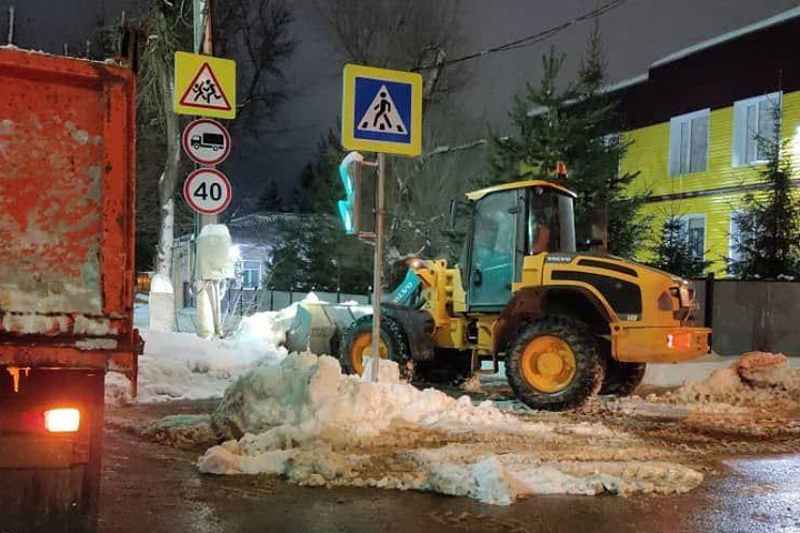 Расчищай 8. 1м снег в Нарыне.