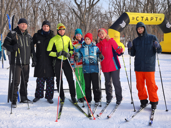 На выходных жители Приморья поучаствовали в массовом забеге на лыжах, который прошел на базе центра"Русская лыжня"
