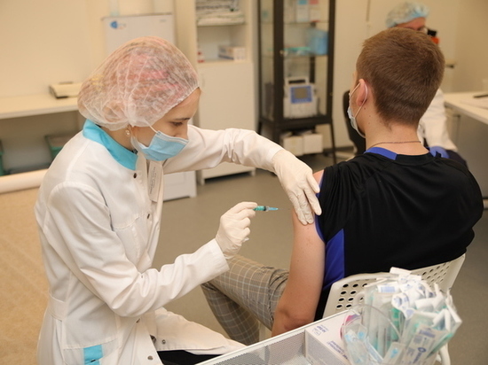 Петербург перешагнул отметку в 3 млн вакцинированных горожан