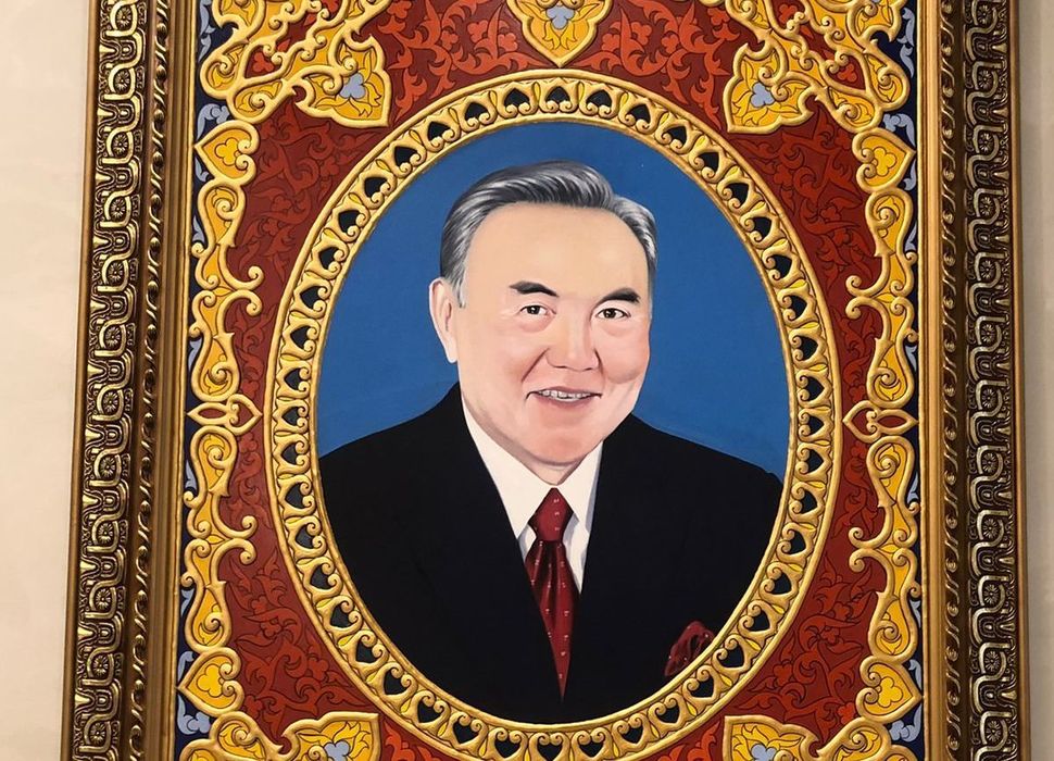 Культ Назарбаева лицом: музей первого президента Казахстана оказался роскошным