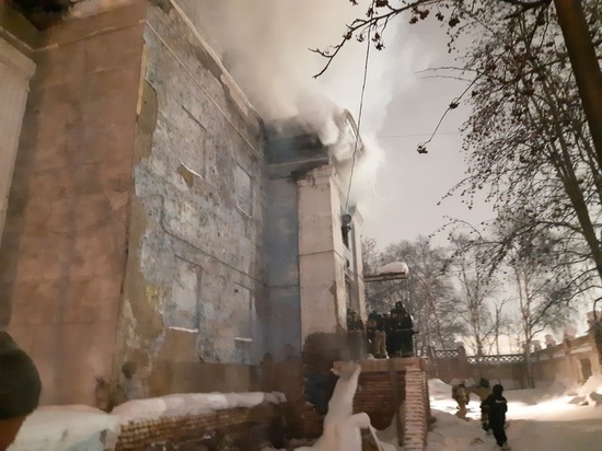 В Доме культуры моряков в Мурманске произошло возгорание