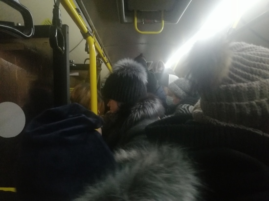 В Оренбурге общественный транспорт переполнен сверх меры