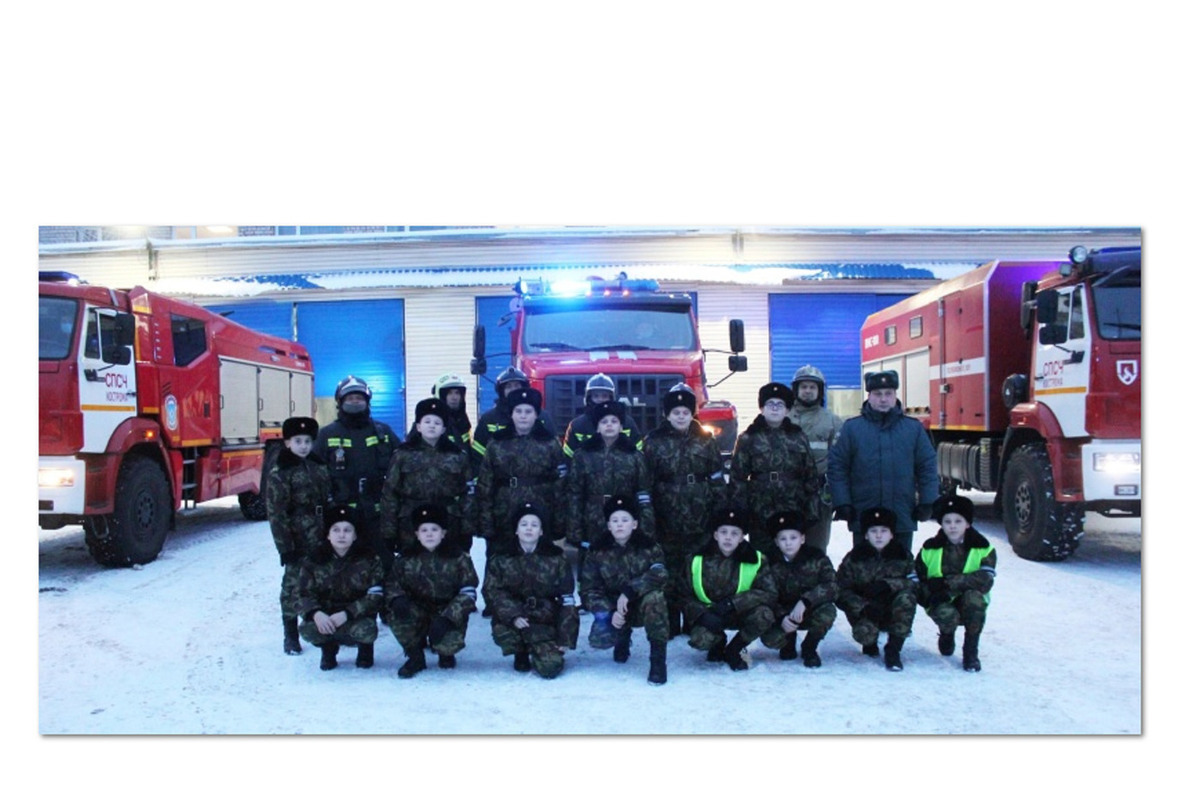 Костромские пожарные показали кадетам как правильно тушить пожары