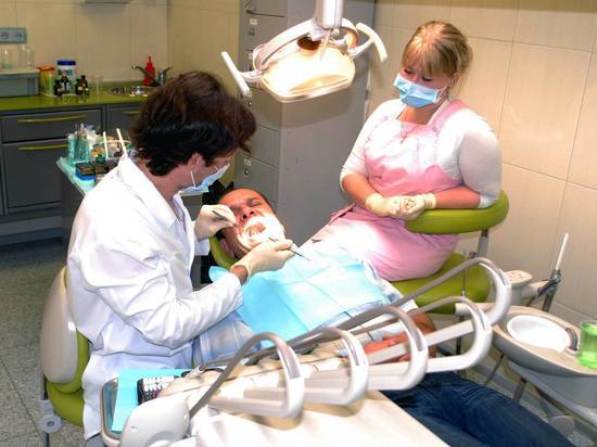 Стоматолог назвал самые вредные для зубов "полезные" продукты