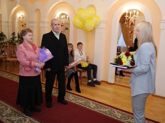 В Боровичах отметили первую в этом году золотую свадьбу