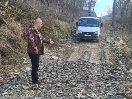 В Анапе проводят проверку по факту изъятия осыпавшейся каменной породы на трассе в сторону Утриша