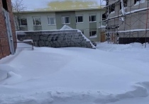 На заснеженные дворы и обледенелые крыши пожаловался житель Ноябрьска: УК готова сотрудничать