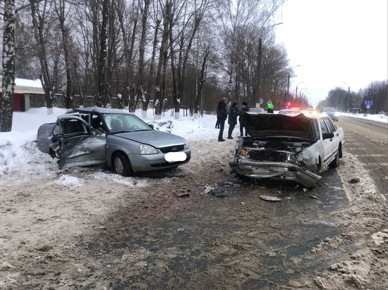 Три человека пострадали в ДТП на Московском шоссе в Твери
