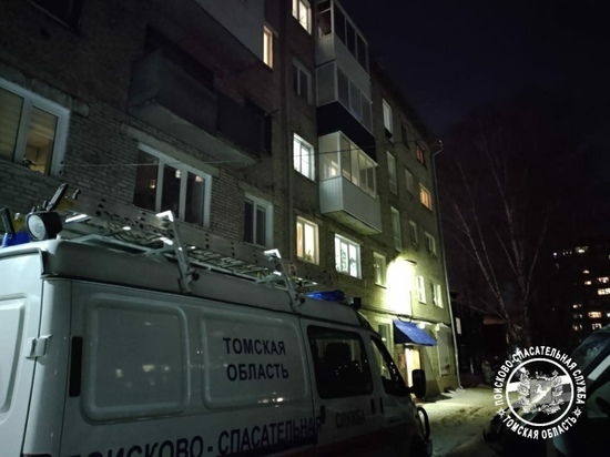 В Томске завершилась двухчасовая операция по спасению повисшего под окном 5 этажа мужчины