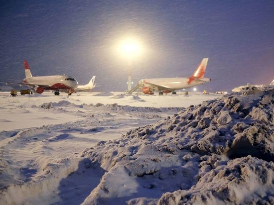 Аэропорт «Мурманск» будет закрыт до конца дня из-за снежной бури