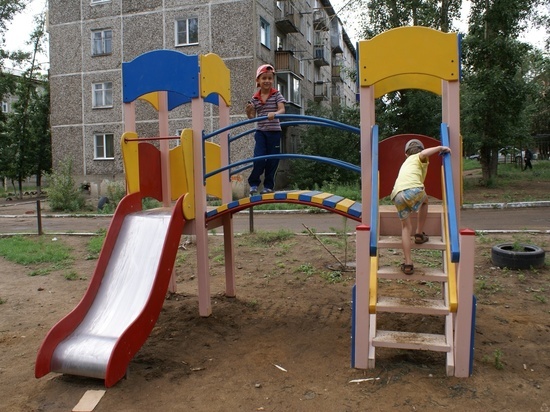 В Тверской области хулиганы сломали скамейку, но отзывчивый гражданин её починил