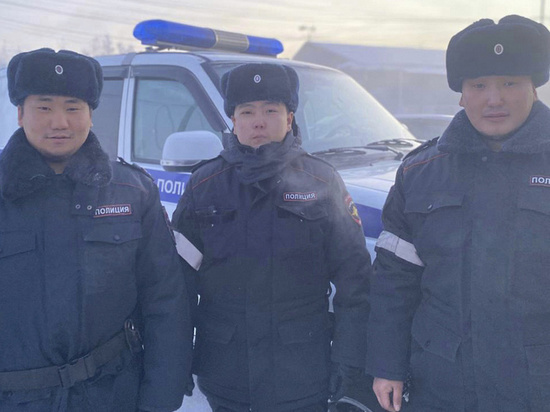 В Якутии сотрудники полиции спасли женщину