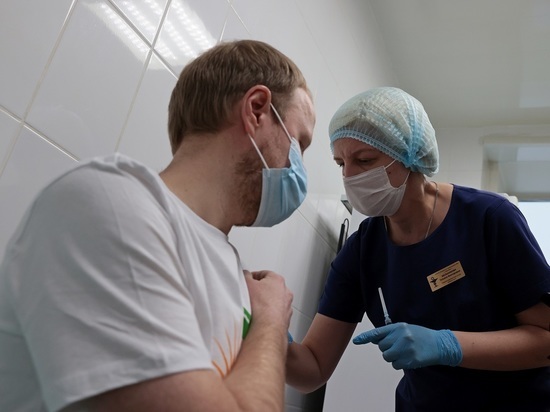 Виктор Томенко ревакцинировался накануне пятой волны коронавируса