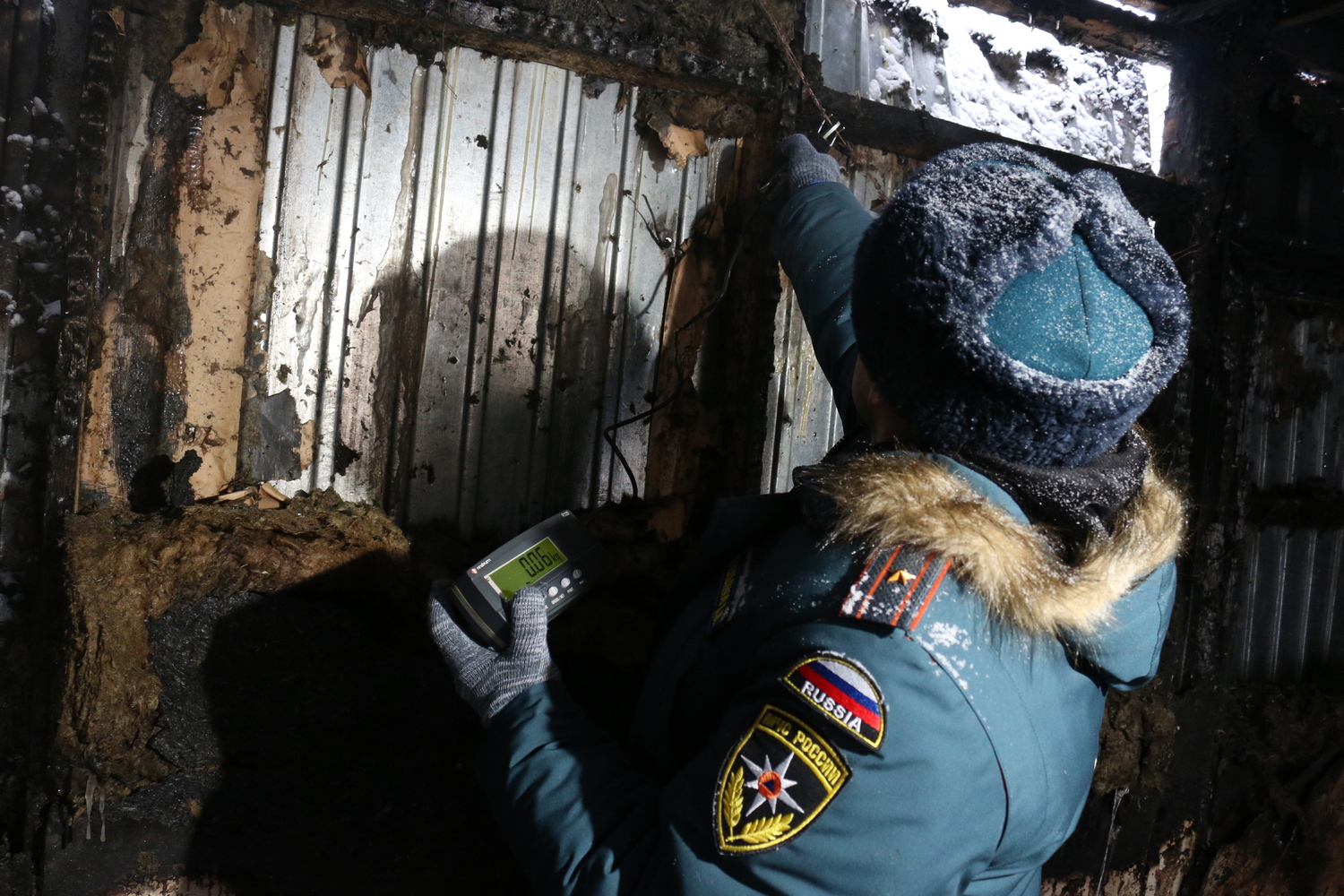 Эксперты Госпожнадзора Хабаровского края работают на месте возгорания