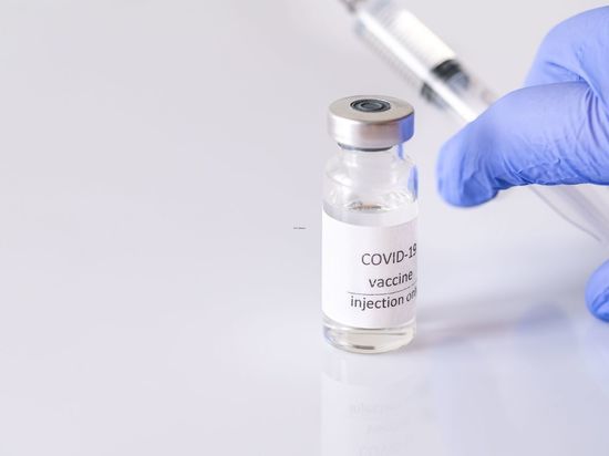 Почти 800 тысяч вакцинированных петербуржцев лишились иммунитета от COVID-19