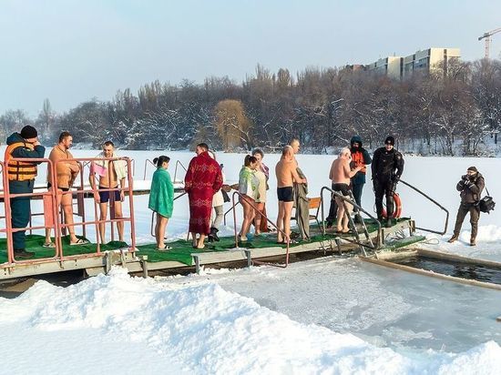 В Минздраве ДНР напомнили, кому не стоит купаться на Крещение