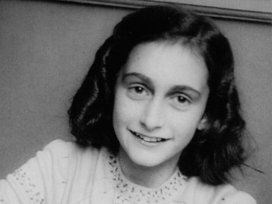 Расследование дела о выдаче нацистам еврейской девочки Анны Франк выявило неожиданного подозреваемого в том, что оккупанты обнаружили в 1944 году тайник, в котором скрывалась автор знаменитых дневников
