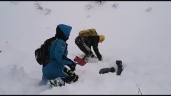 Опубликованы кадры спасения человека из-под лавины на Камчатке
