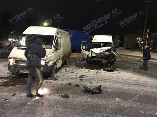 В Курске произошла авария с участием маршрутки