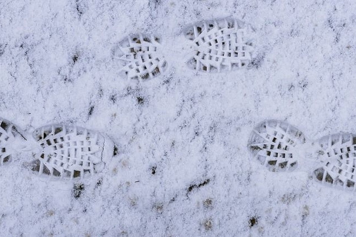 След обуви на снегу