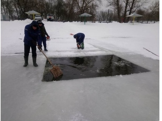 В Брянске начались крещенские купания