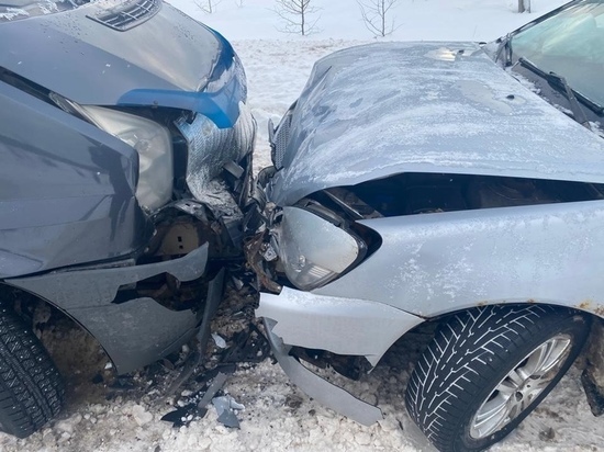 33-летний водитель Mitsubishi попал в больницу после аварии под Тверью