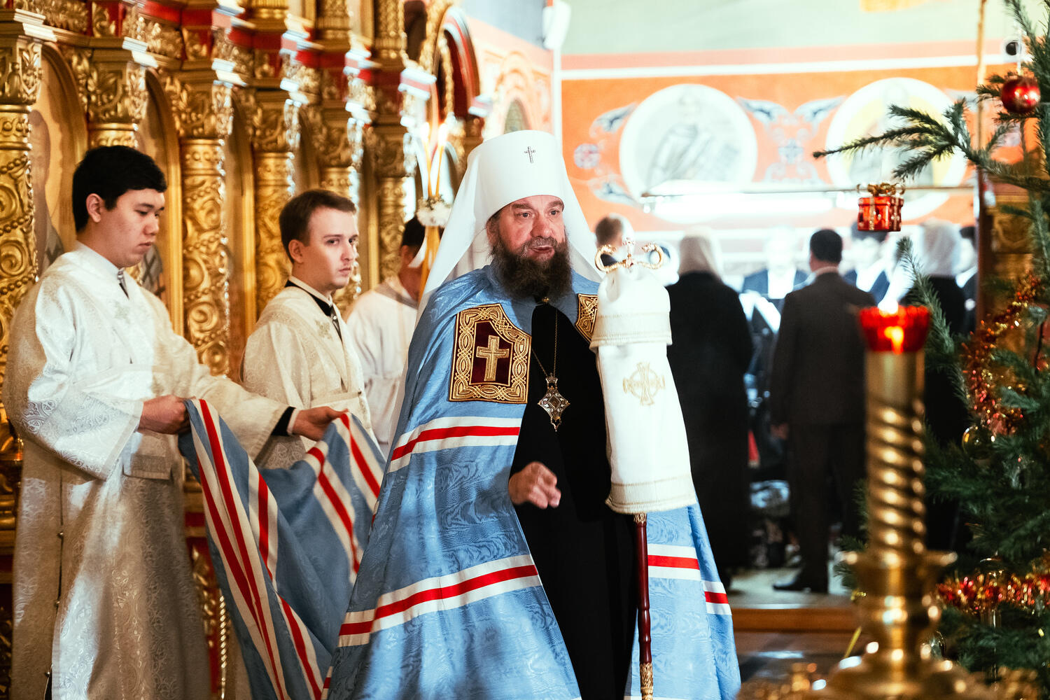 рождественская служба в покровском храме астрахань. служба в церкви астрахани. готовят ли специалистов мчс в астрахани. служба в церкви астрахани. служба в храме 23 апреля.