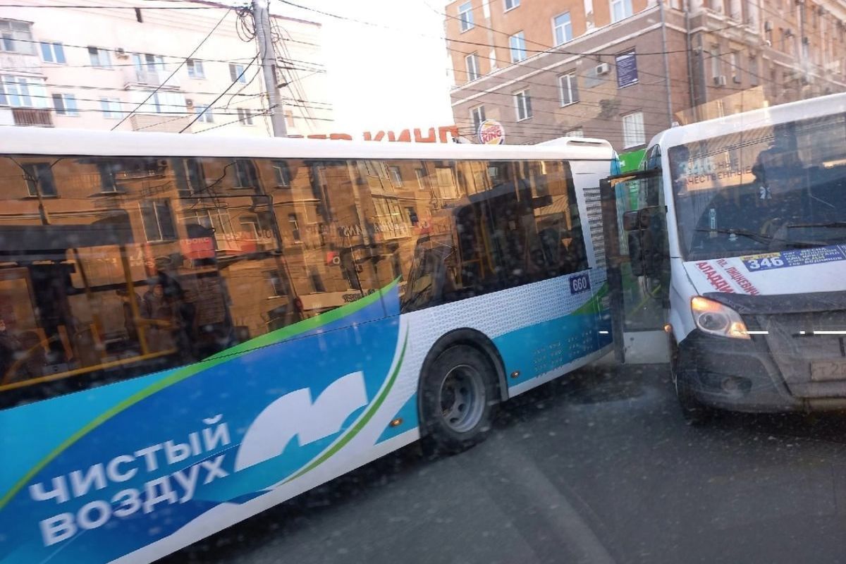 Новые автобусы пришли. Автобус Омск 2022. Новые автобусы Омск. Экологичные автобусы Омск.