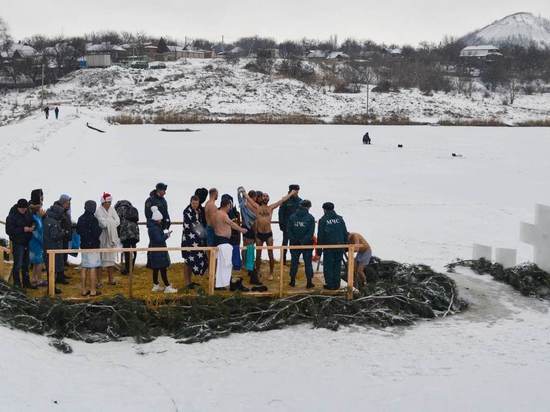 Крещенские купания в Донецке: как дончане в купель окунались