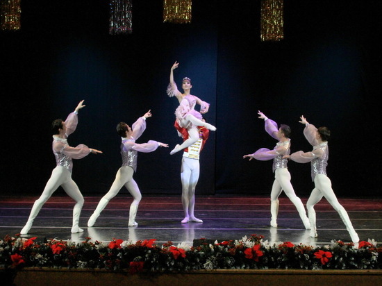Витражи балета Аюханова
