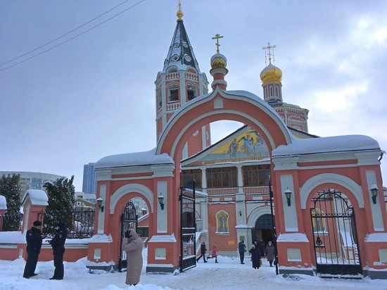 Пока гром не грянет: снег с Троицкого собора счистили после публикации 
