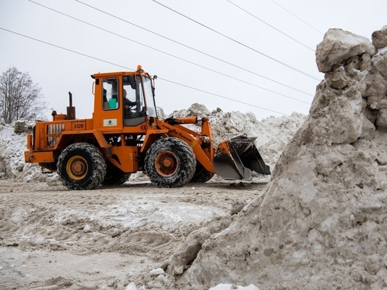 Глава Карелии распорядился выделить дополнительные средства на вывоз снега из Петрозаводска
