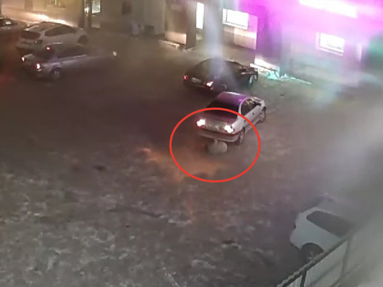   У торгового центра в Петрозаводске водитель сбил женщину