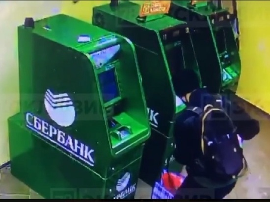 Студентка из Омска с газовым баллоном и шлангом пыталась взорвать банкомат в Ленинградской области