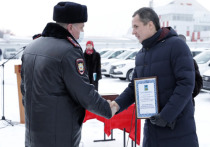 20 января губернатор Белгородской области Вячеслав Гладков вручил ключи от служебных машин и квартир участковым полиции