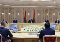 Президент Белоруссии Александр Лукашенко упрекнул своего российского коллегу из-за того, что тот не берет его с собой в Туву
