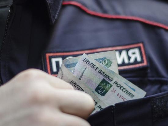 Суд в Ростове арестовал полицейского, подозреваемого в крупном мошенничестве