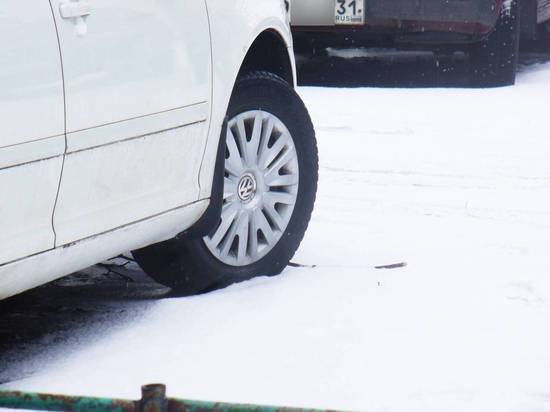 Белгородцев могут начать наказывать за отказ переставлять машину на время очистки двора от снега