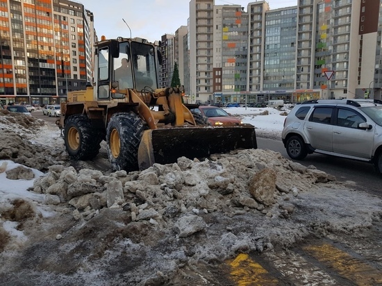 Снега и наледи в Кудрово стало меньше на 2000 кубометров