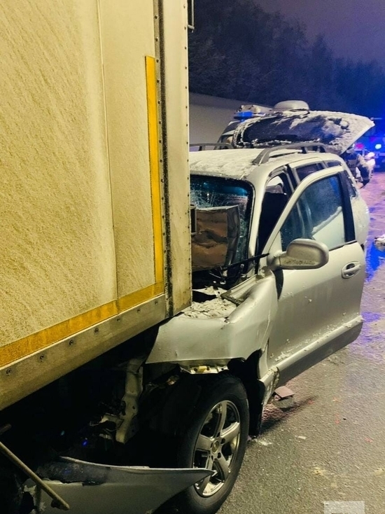 В Казани внедорожник врезался в фуру из Волгоградской области