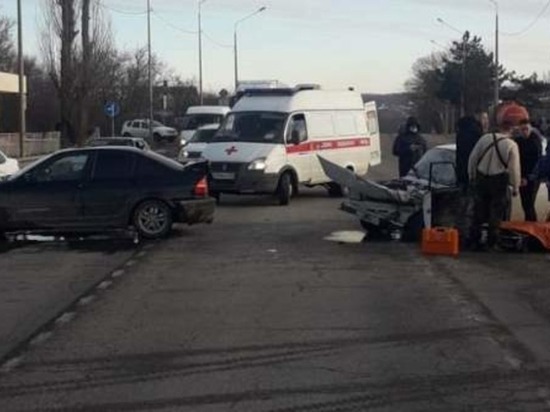 В Абинском районе столкнулись "БМВ" и "четвёрка", два человека пострадали