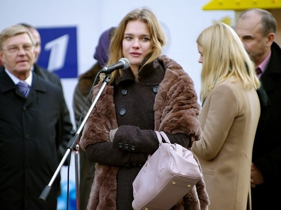 Наталья Водянова с букетом мимозы восхитила фанатов