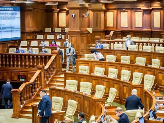 Парламентская оппозиция в Молдове опротестует в КС введение ЧП