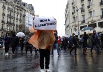 Франция объявила послабления для привитых на фоне дикого роста «Омикрона»